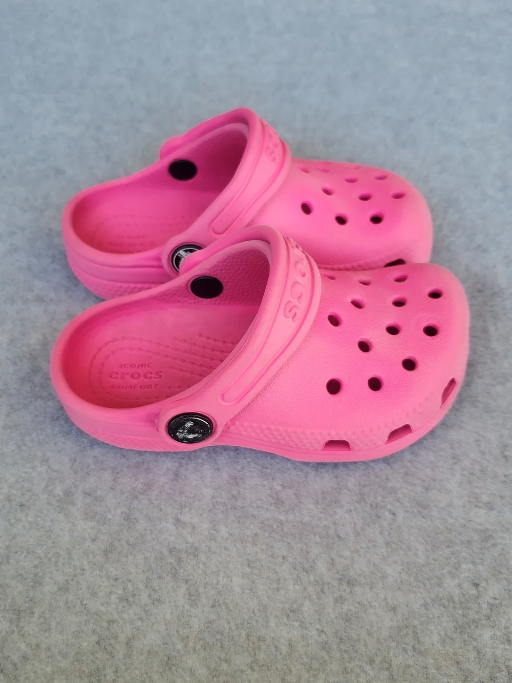 CROCS Kids Classic Clog in Bright Pink